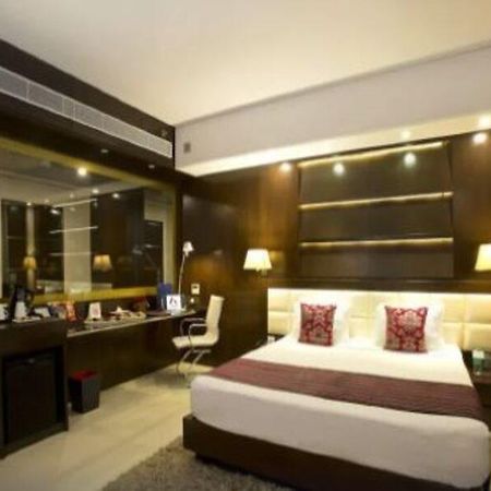 ניו דלהי Kings Forth Hotels מראה חיצוני תמונה